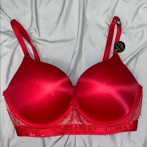 Victoria’s Secret bombshell bra